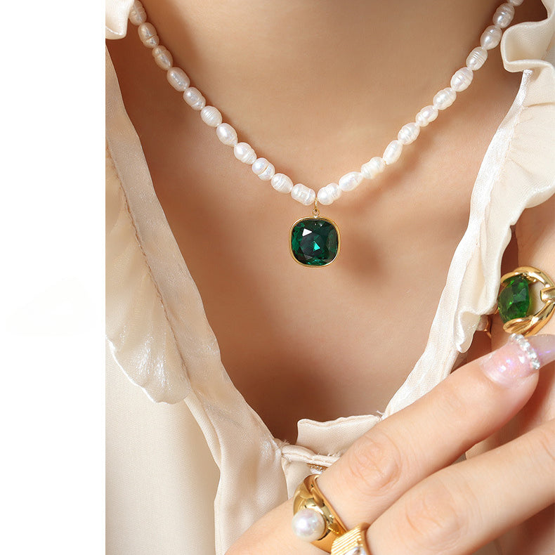 Deep Green Crystal Pendant Pearl Necklace