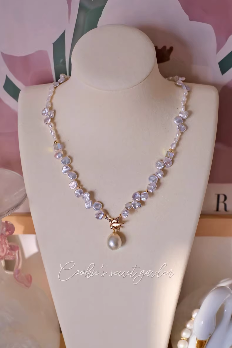 【Monet Garden Collection】 Handmade Flying Bird Baroque Pearl Necklace