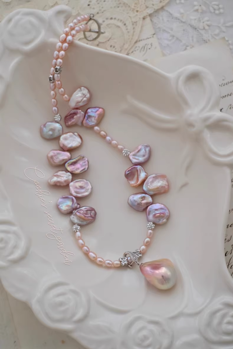 【Monet Garden Collection】 Handmade Tulip Baroque Pearl Pendant Necklace