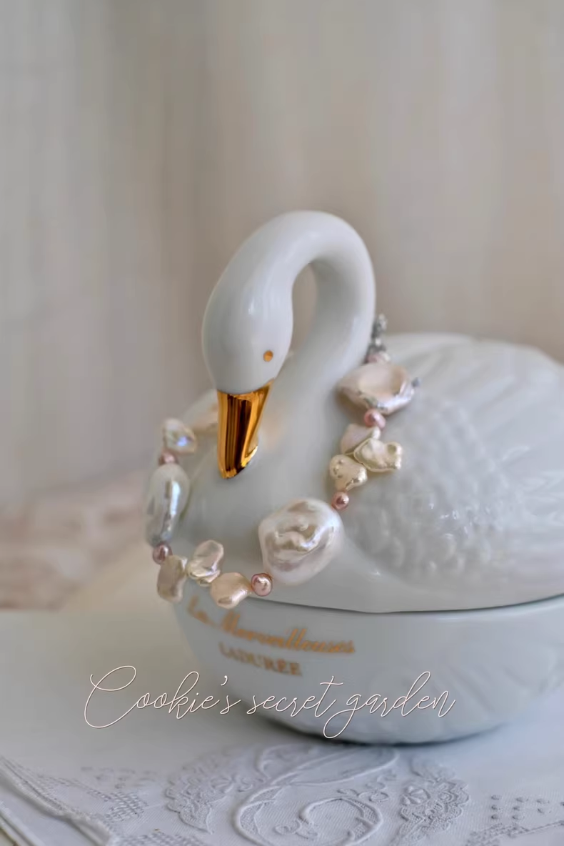 【Monet Garden Collection】 Handmade Swan Baroque Pearl Bracelet