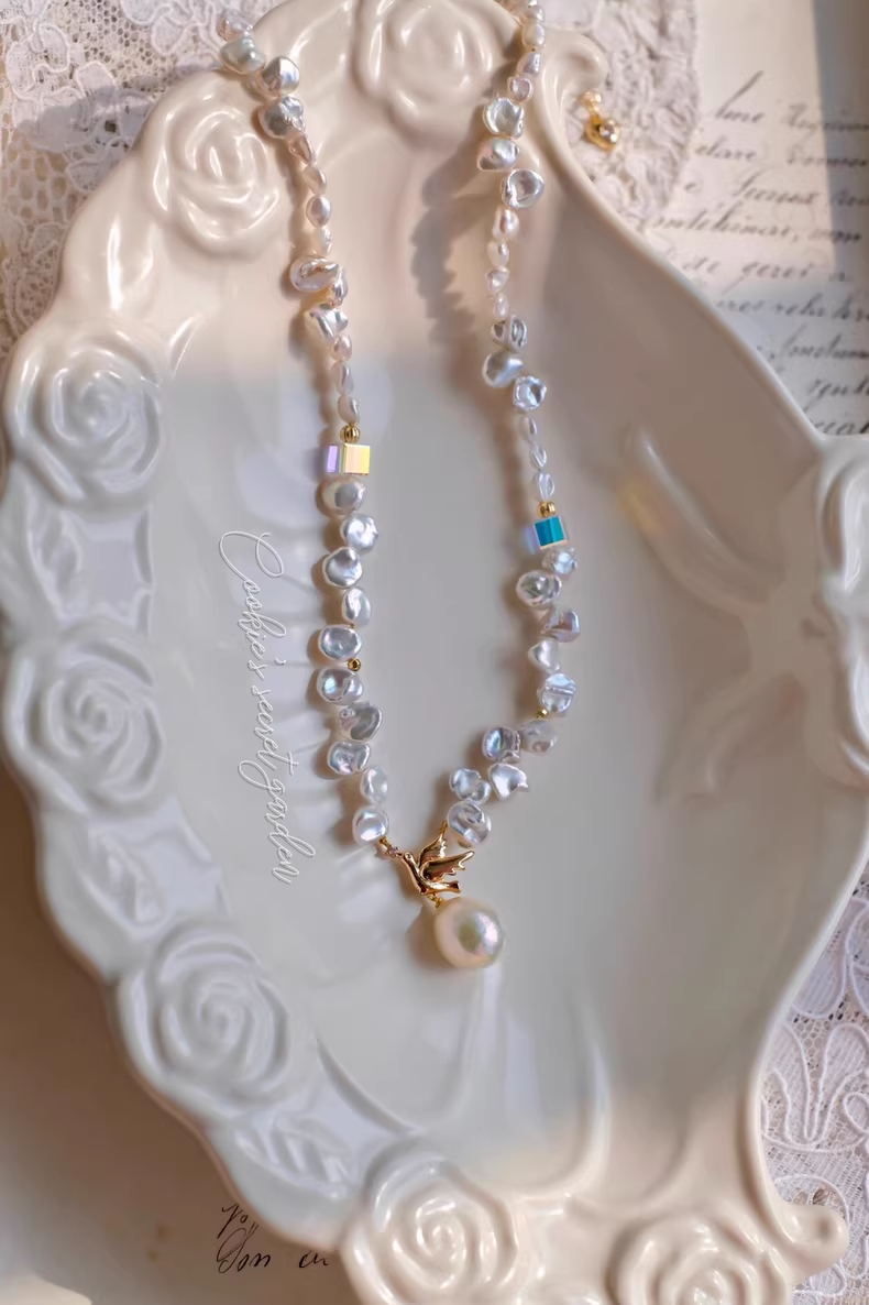 【Monet Garden Collection】 Handmade Flying Bird Baroque Pearl Necklace