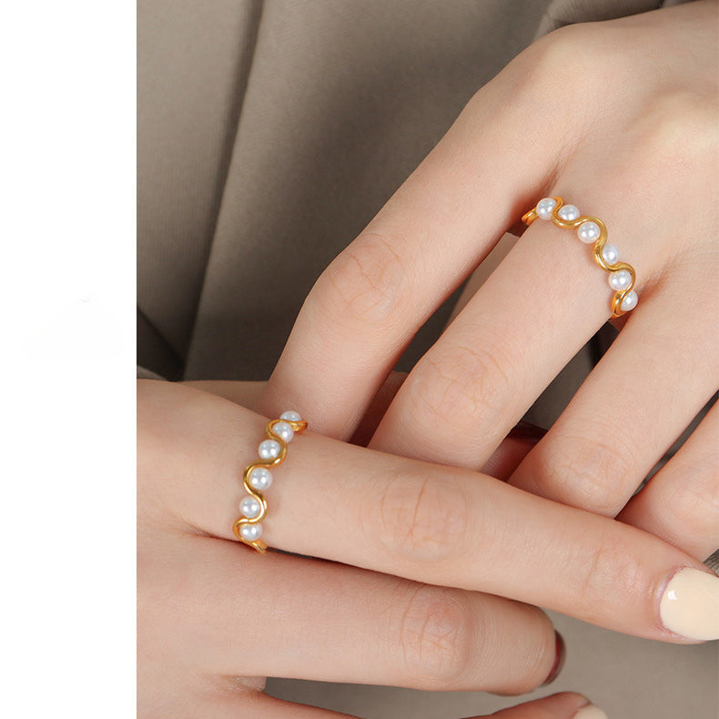 Elegant Winding Pearl Ring