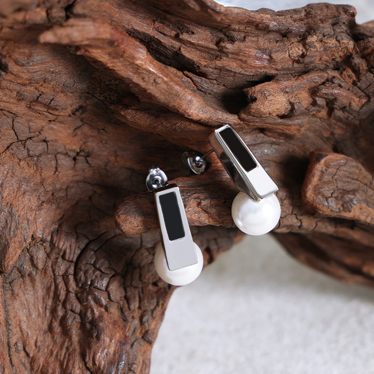 Earphone Shape Pearl Earrings