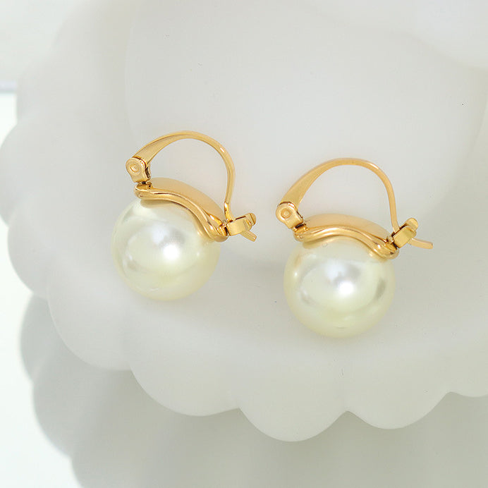 Minimalistic Pearl Dangle Earrings