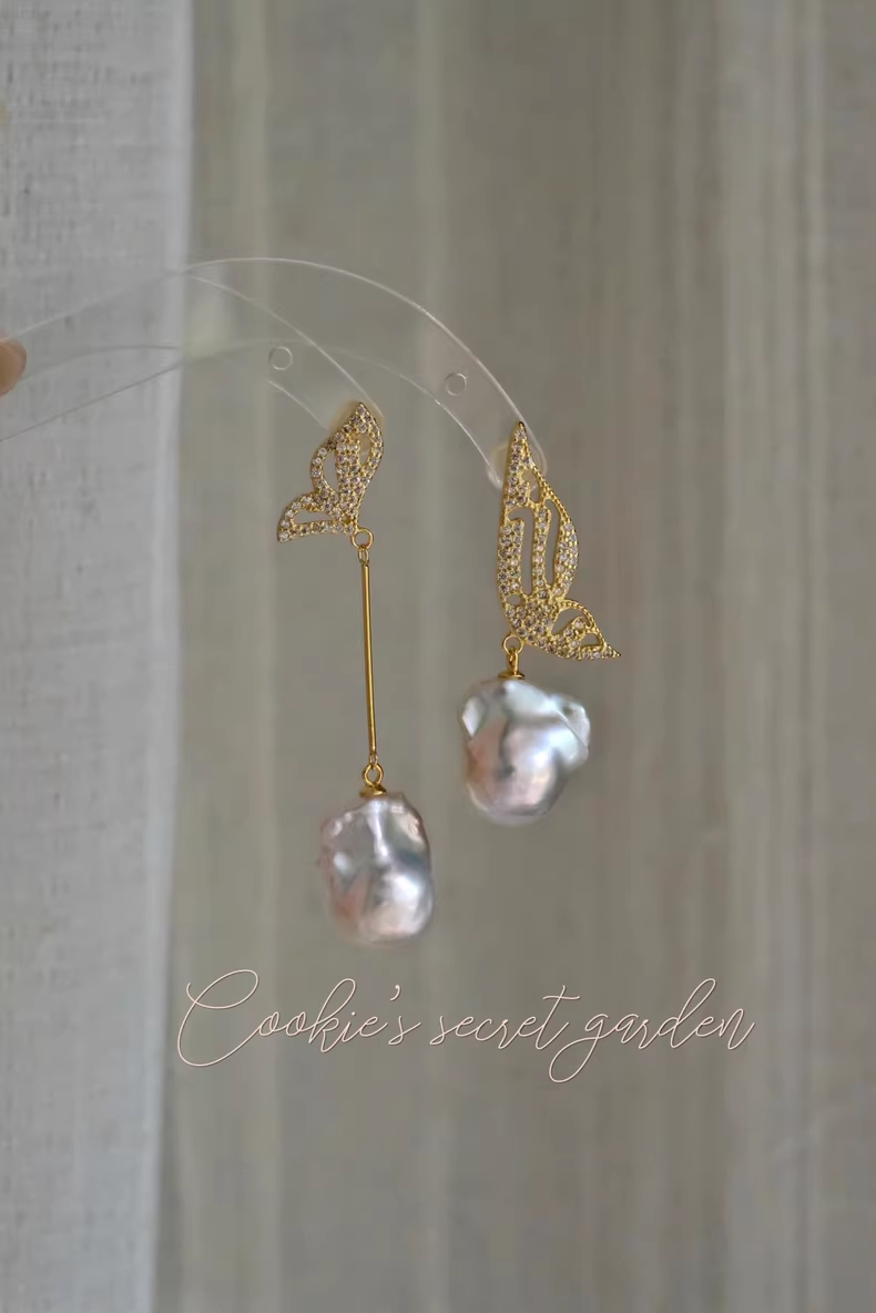 【Monet Garden Collection】 Handmade Asymmetrical Butterfly Baroque Pearl Earrings