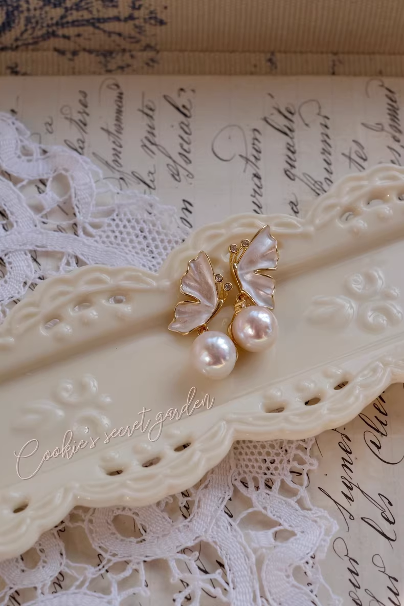 【Monet Garden Collection】 Handmade Butterfly Baroque Pearl Earrings