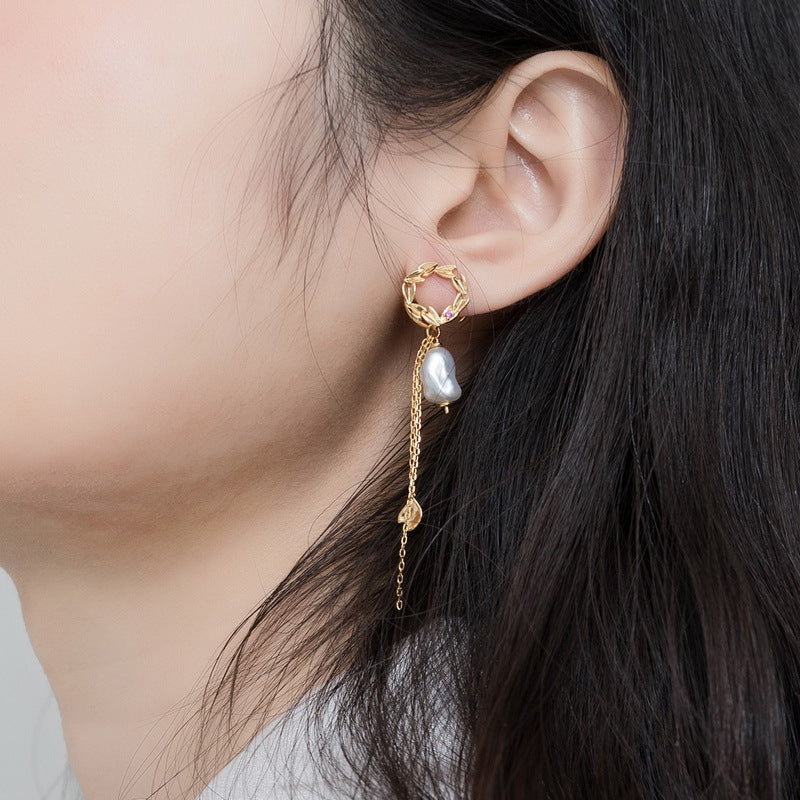 No Pierced Baroque Pearl Earring