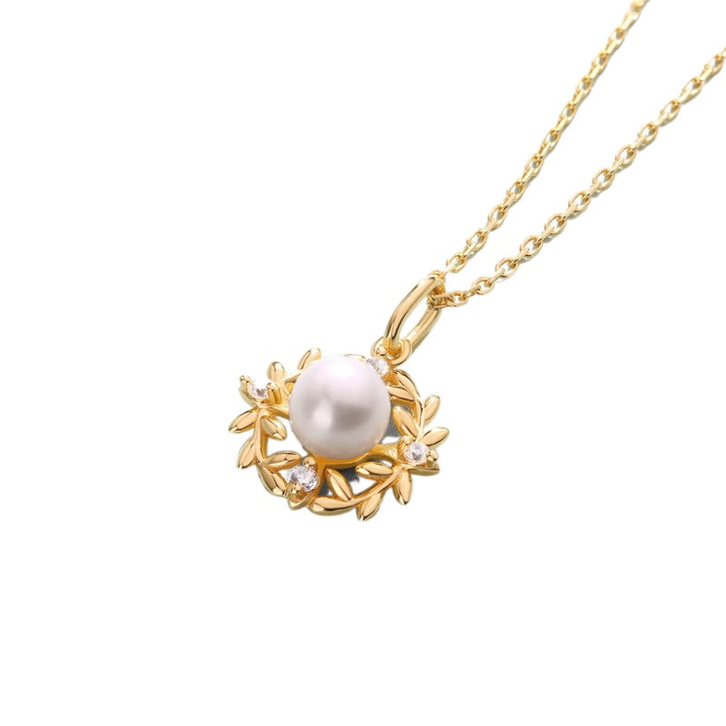 Dainty Wreath With Pearl Pendant